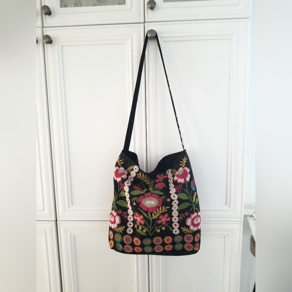 HANDMADE KHAADI MADE IN PAKISTAN  EMBROIDERED TOTE BAG